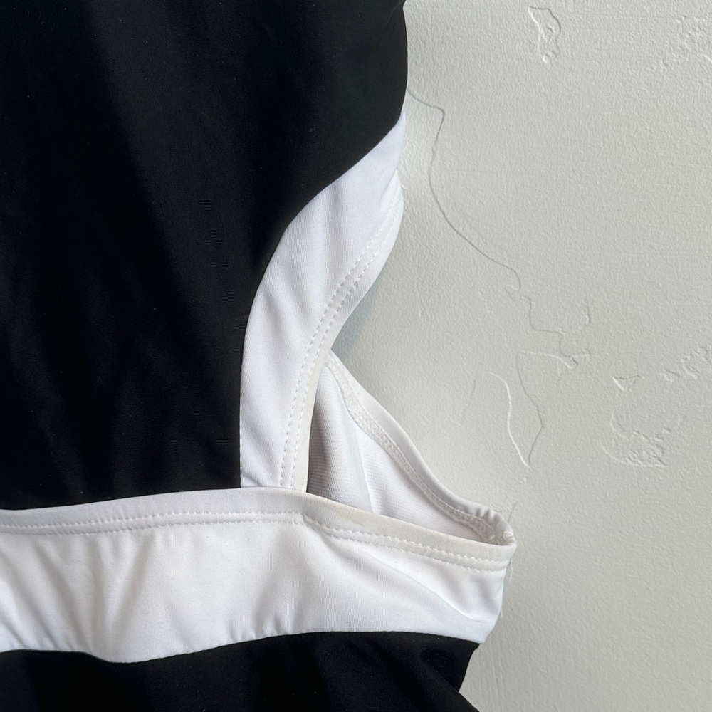 Black & White Colorblock Cutout One-Piece Swimsuit - Picture 3 of 6